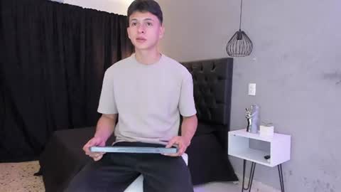 Samuel online show from June 2026 07:42:01 PM