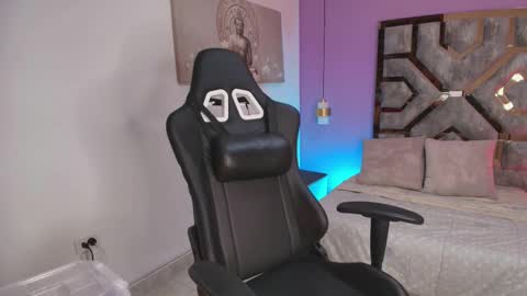 Snapshot of zamira_taylor chatting on October 2025 03:40:02 AM zamira_taylor online show from October 2025 03:40:02 AM