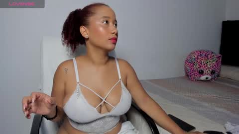 Snapshot of zandra_kiman chatting on January 2025 10:53:02 AM Zandra online show from January 2025 10:53:02 AM