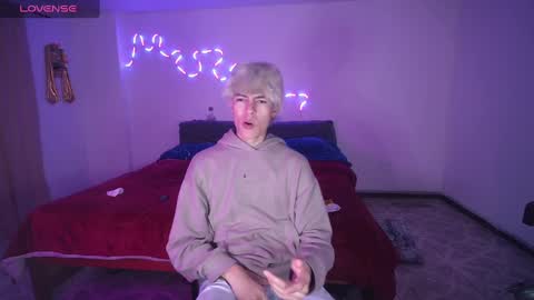 Snapshot of zanty2308 chatting on December 2024 08:54:02 AM Tiiago Mallz online show from December 2024 08:54:02 AM