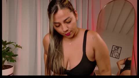 Snapshot of zara_nova chatting on January 2026 01:21:02 AM Zara Nova online show from January 2026 01:21:02 AM