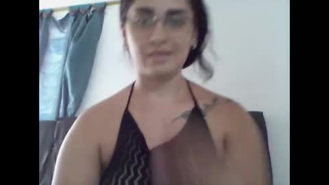 Snapshot of zaraa_lopez chatting on November 2025 07:36:03 PM zaraa_lopez online show from November 2025 07:36:03 PM