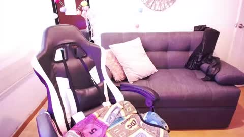 Snapshot of zarabby_skuirt chatting on November 2025 06:52:01 PM Zarabby online show from November 2025 06:52:01 PM