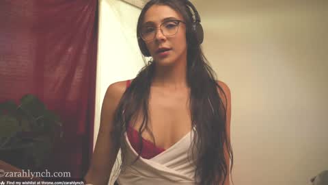 Miss Lynch   Next show  2911 online show from December 2024 06:25:01 PM