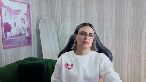 Isabella online show from May 2026 12:43:01 PM