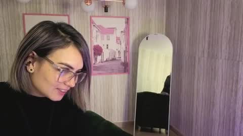 Isabella online show from May 2026 01:49:01 PM