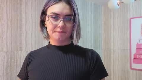 Isabella online show from May 2026 12:32:01 PM
