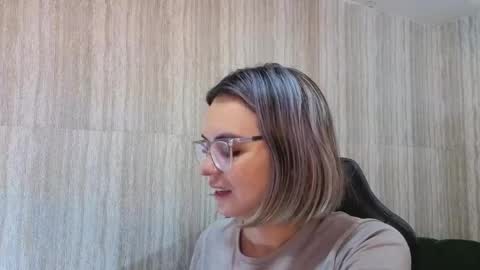 Isabella online show from May 2026 01:18:02 PM