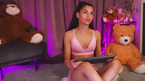 zariaavera online show from May 2026 12:51:02 AM