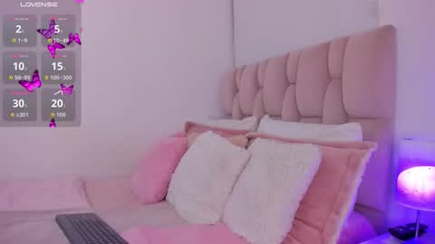 Snapshot of zarianaevanz chatting on February 2026 12:04:02 AM Zariana online show from February 2026 12:04:02 AM