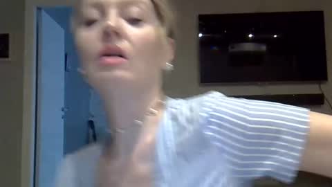 Zarina Swift online show from April 2026 08:01:02 AM