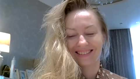 Zarina Swift online show from May 2026 04:19:01 AM