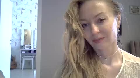 Zarina Swift online show from May 2026 06:32:01 AM
