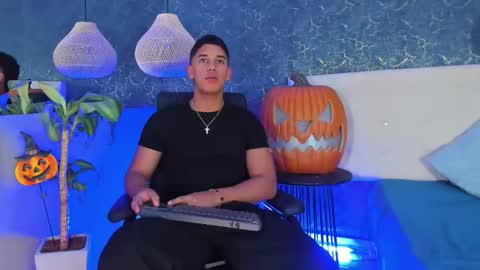 Snapshot of zayne_cross chatting on October 2025 05:32:02 AM Zayn Cross online show from October 2025 05:32:02 AM