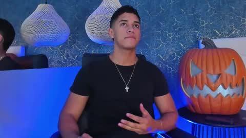 Snapshot of zayne_cross chatting on October 2025 05:33:02 AM Zayn Cross online show from October 2025 05:33:02 AM