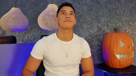 Snapshot of zayne_cross chatting on October 2025 11:33:02 AM Zayn Cross online show from October 2025 11:33:02 AM