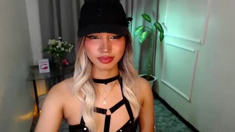 zelainalovetocum online show from February 2025 07:03:02 PM