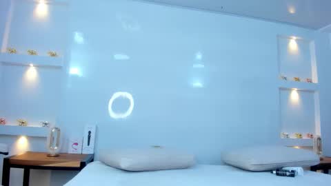 Zenda Evans online show from October 2025 04:15:02 AM