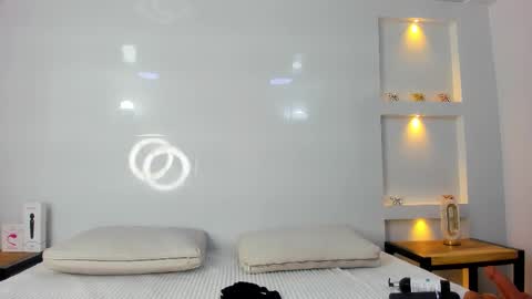 Zenda Evans online show from December 2025 04:11:02 AM