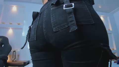 Zenda Evans online show from March 2026 04:07:02 AM