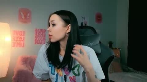 Snapshot of zeneexe chatting on February 2026 07:20:01 PM Lara online show from February 2026 07:20:01 PM