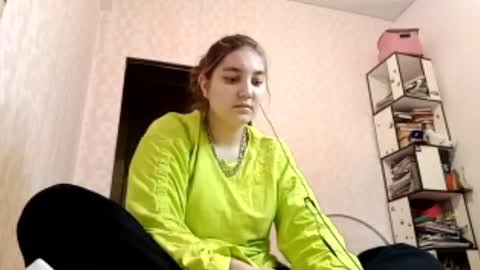 zeniabrossoit online show from April 2026 01:06:01 PM