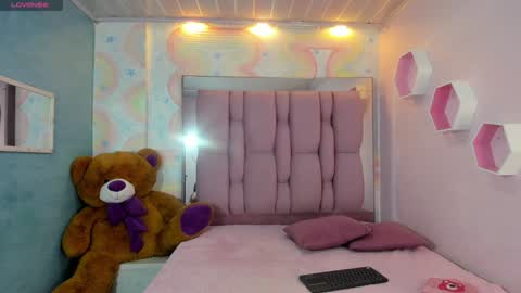 ZEPHYRA ANGELS online show from December 2024 01:32:02 PM