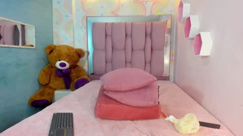 ZEPHYRA ANGELS online show from December 2024 04:25:01 PM