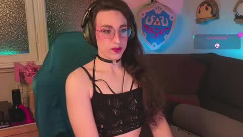 zesty_peach online show from May 2026 10:04:02 PM