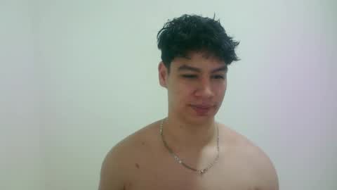 zeus_183 online show from April 2026 05:13:01 AM