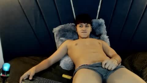 Snapshot of zeusapollofuck chatting on September 2025 08:53:01 PM zeusapollofuck online show from September 2025 08:53:01 PM