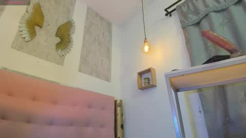 ZHAMIRA  ANDRES online show from October 2025 12:13:01 AM