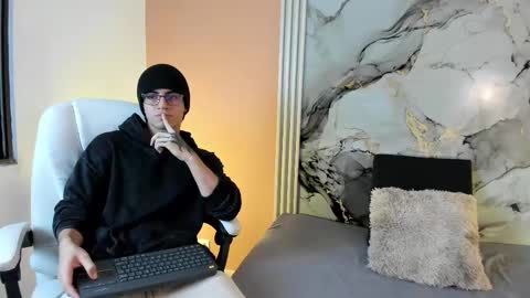 Snapshot of zhingarher chatting on February 2026 01:21:01 AM Zhingarher online show from February 2026 01:21:01 AM