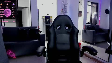 zhoestrong online show from December 2024 05:04:01 PM