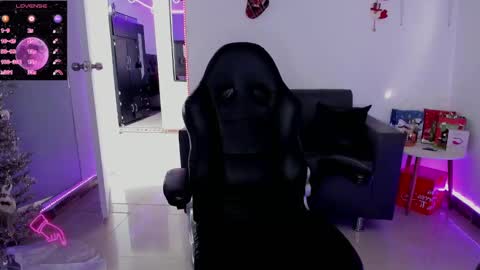 zhoestrong online show from December 2024 07:46:02 PM