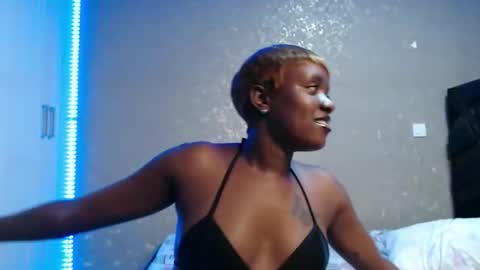 Zinadine online show from April 2026 06:35:01 PM