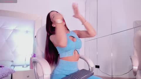 Nia  online show from February 2025 11:44:02 AM