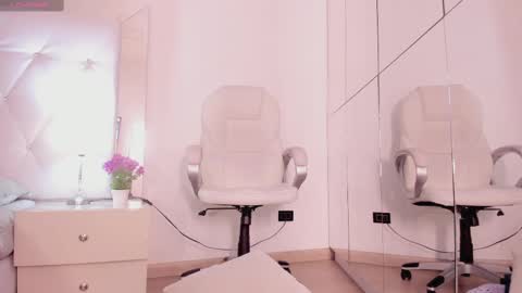 Nia  online show from February 2025 05:50:01 PM