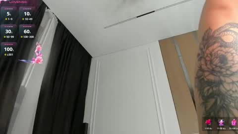zirael_swan online show from June 2026 03:47:01 PM
