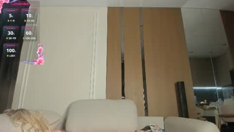zirael_swan online show from July 2026 03:42:01 AM