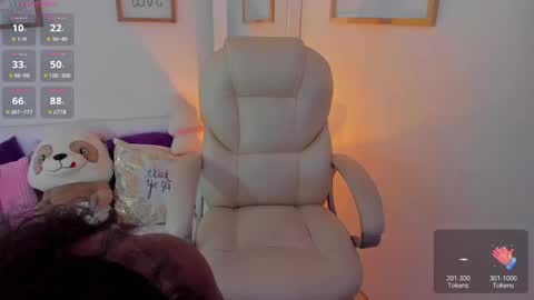 Snapshot of zobe_love chatting on November 2025 06:30:02 PM Zobe Love online show from November 2025 06:30:02 PM