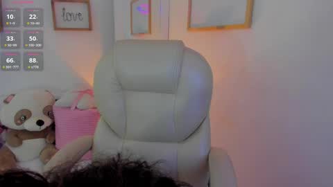 Snapshot of zobe_love chatting on April 2026 06:03:02 PM Zobe Love online show from April 2026 06:03:02 PM