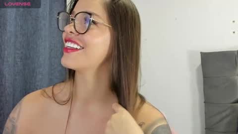 Snapshot of zoe69__ chatting on February 2025 05:23:02 AM ZOE online show from February 2025 05:23:02 AM