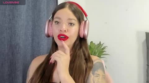 Snapshot of zoe69__ chatting on March 2025 05:54:02 AM ZOE online show from March 2025 05:54:02 AM