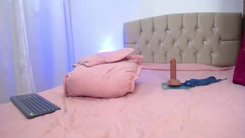 Snapshot of zoe_alanaa chatting on February 2025 03:07:01 AM ZOEE online show from February 2025 03:07:01 AM