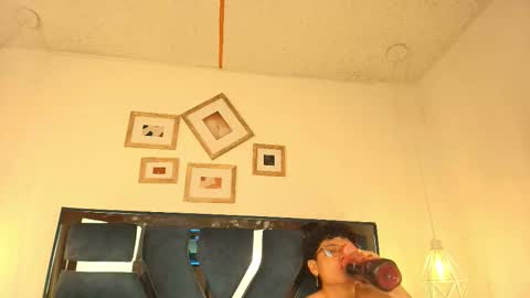 Zoe and dylan  online show from December 2025 12:32:01 PM