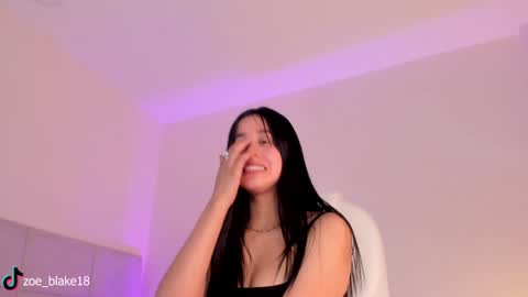 Snapshot of zoe_blake18 chatting on December 2024 04:39:02 PM Zoe online show from December 2024 04:39:02 PM