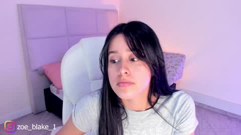 Snapshot of zoe_blake18 chatting on December 2024 07:42:02 PM Zoe online show from December 2024 07:42:02 PM