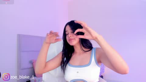 Snapshot of zoe_blake18 chatting on January 2025 07:49:01 PM Zoe online show from January 2025 07:49:01 PM