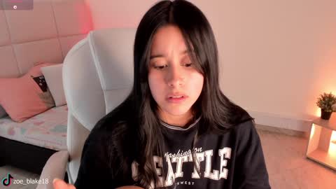 Snapshot of zoe_blake18 chatting on January 2025 03:20:01 AM Zoe online show from January 2025 03:20:01 AM